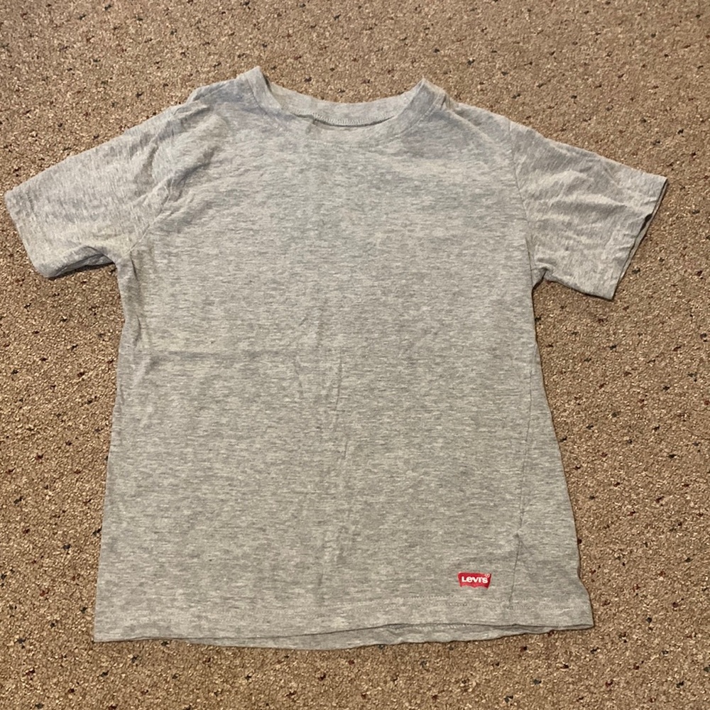 Levi’s t shirt